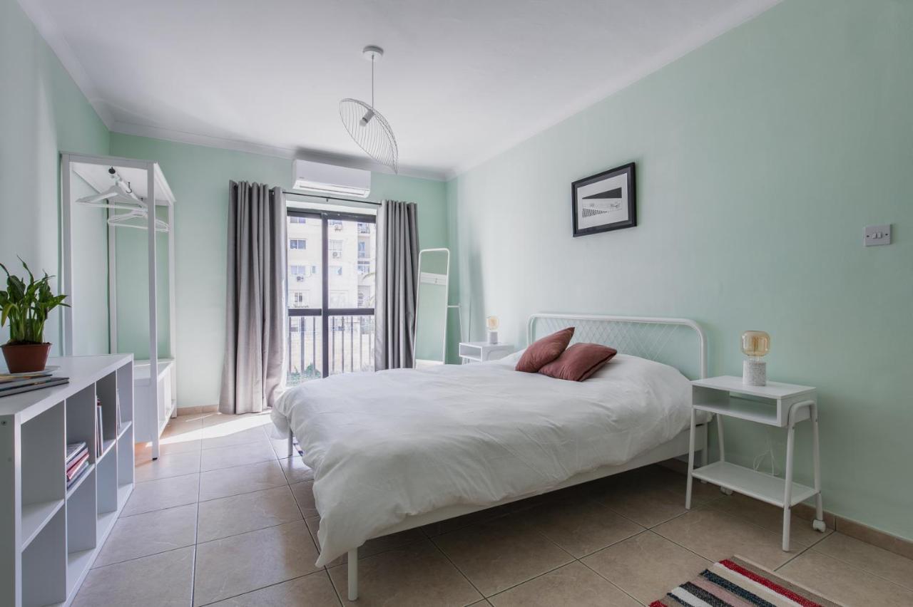 Stylish 3 Bedroom Apartment - St. Julians - 5 Mins From Balluta Bay San Ġiljan Extérieur photo